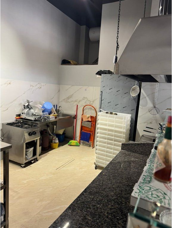 COMMERCIAL SPACE FOR RENT READY FOR INVESTMENT FOR PIZZERIA-YZBERISH!