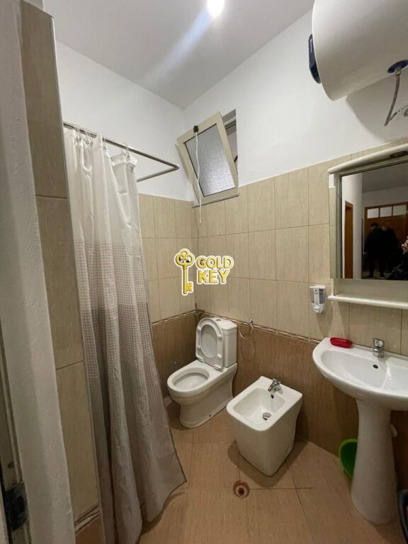 🏡 APARTAMENT ME QERA 2+1 + 2 BANJO – Pranë Vivas Hotel, Plazh Durrës