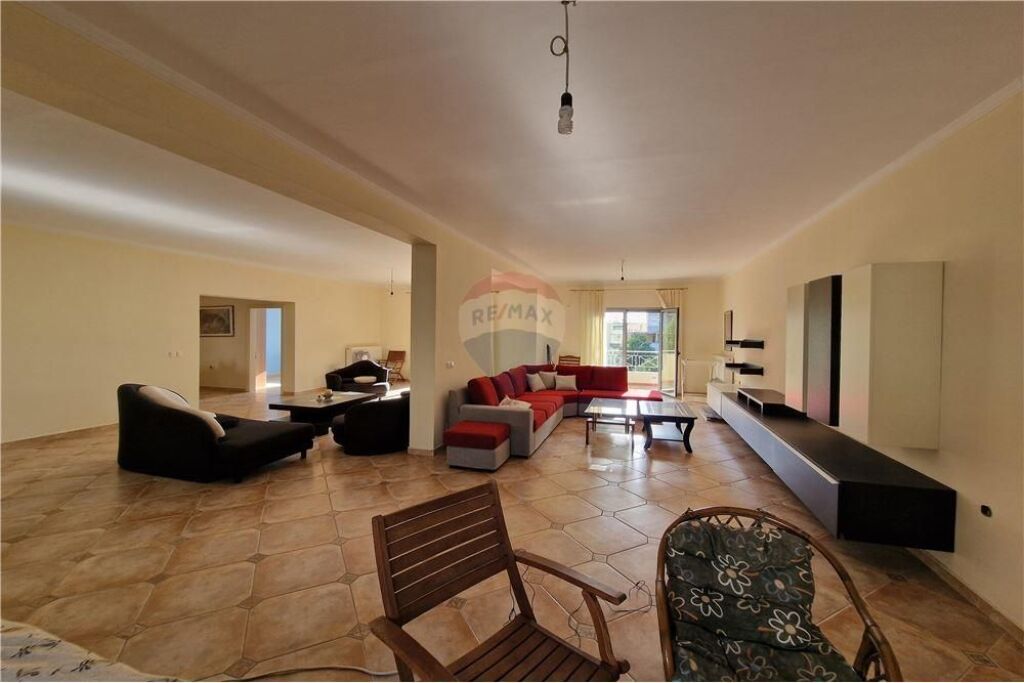 Apartament Ekskluziv 3+1+2 + Verandë në Shitje