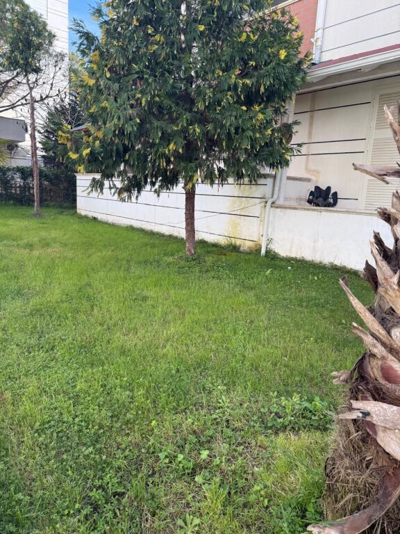 Apartament 2+1 me oborr – 95m² + 10m² verandë + 70m² oborr në Qerret