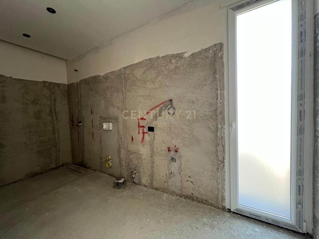 Shitet Vilë në Periferi ,Shijak !