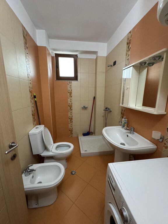 Jepet apartament me qera 2+1+2