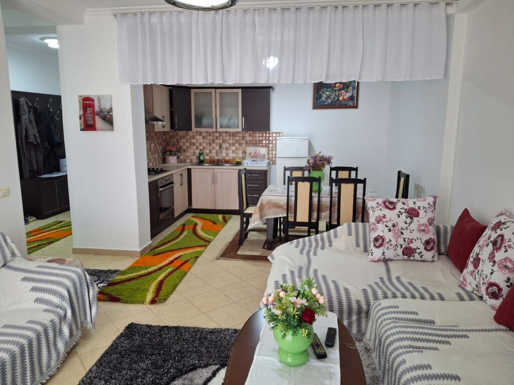 Jepet apartament me qera 1+1