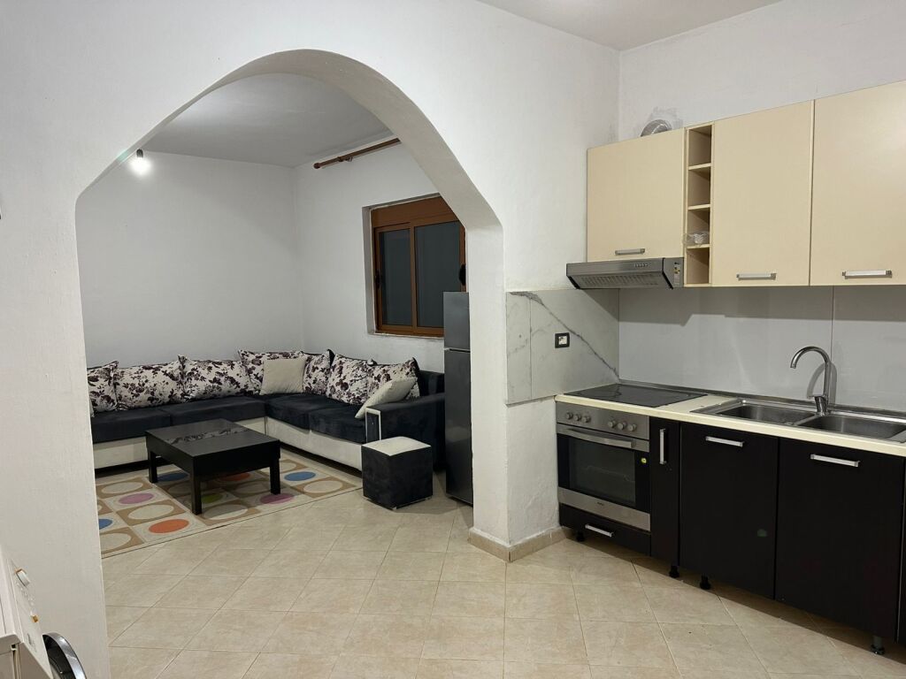 Affitto | Casa privata 1 + 1 | Ali Demi | 300 €/mese