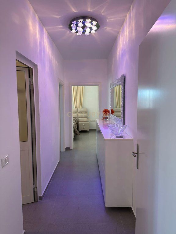 Apartament 2+1 me Qira prane Shkolles Eftali Koci, Durrës!