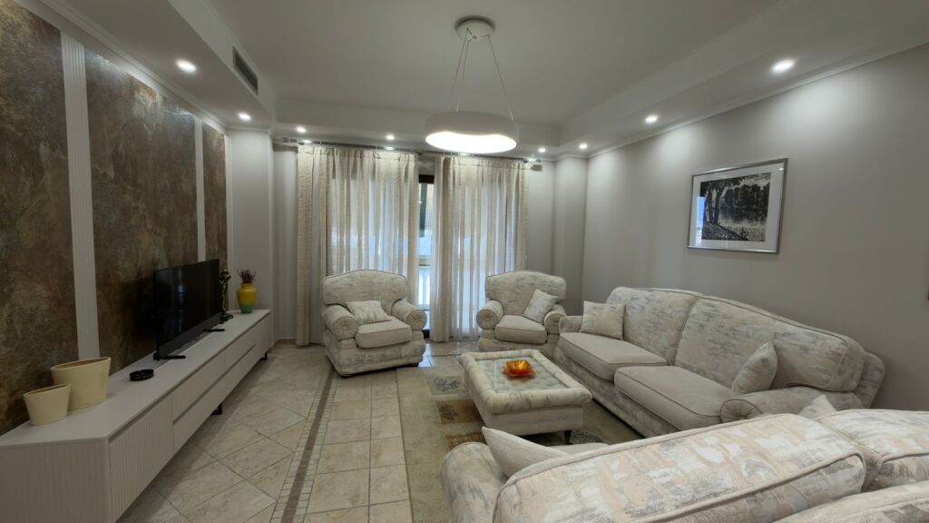 Apartament 2+1 per qira , Liceu Artistik, Stadiumi Air Albania