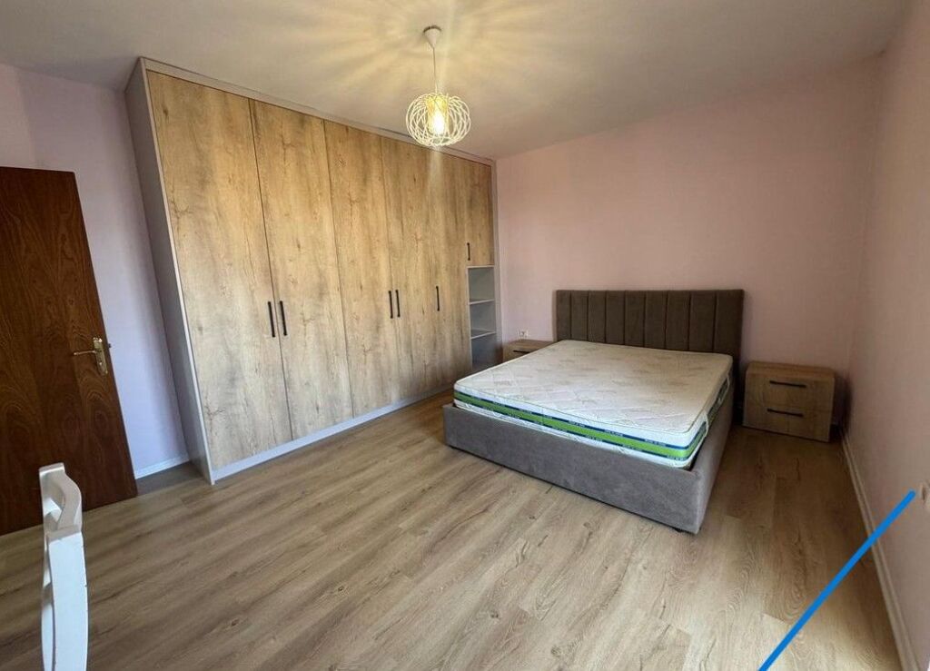 In vendita, Appartamento 2+1+Posto Auto, Via Kavajës, Tirana.