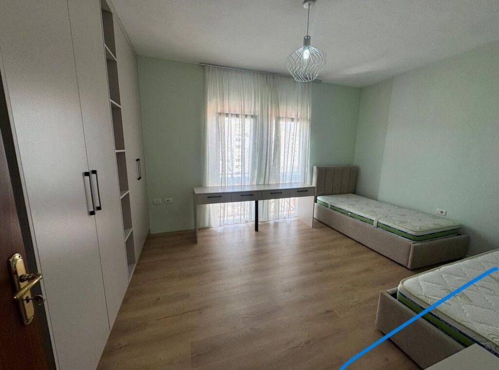 In vendita, Appartamento 2+1+Posto Auto, Via Kavajës, Tirana.