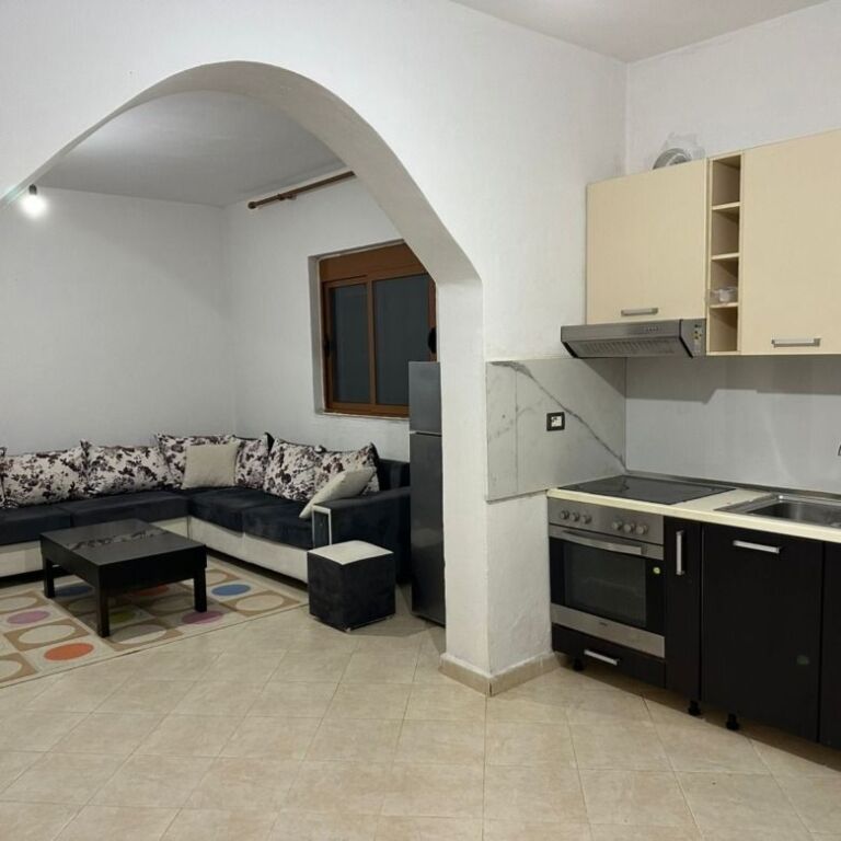 Affitto | Casa privata 1 + 1 | Ali Demi | 300 €/mese