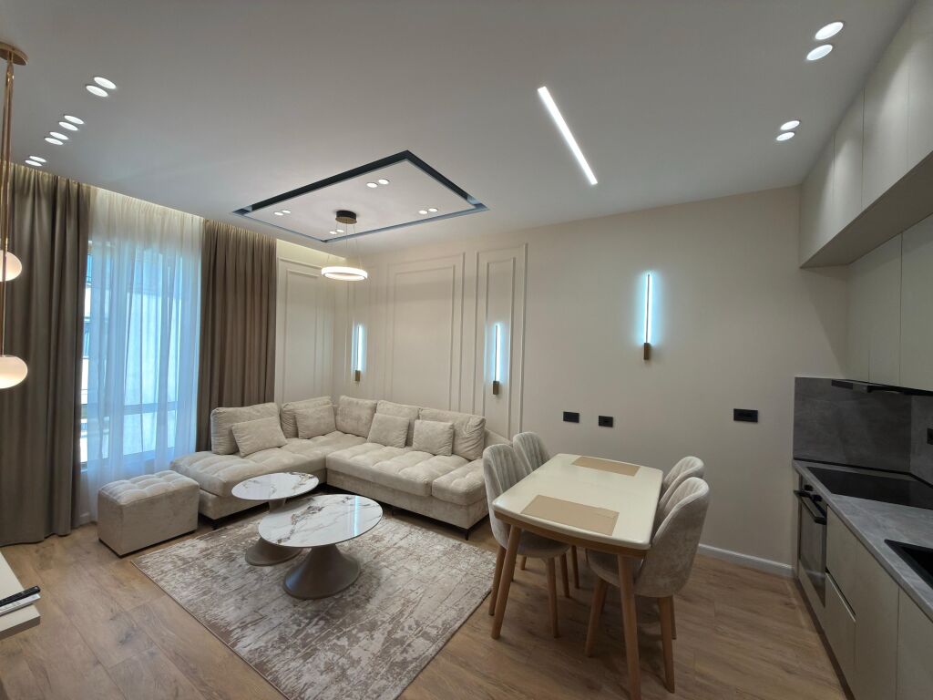 Japim apartament 1+1 me qira te Rruga Faik konica!!