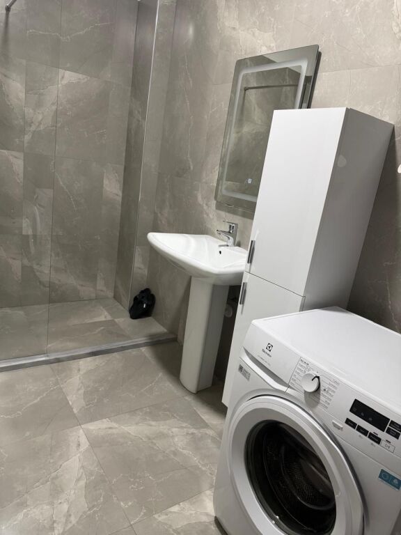 Jepet Me Qera Apartament 2+1+2 Tualete + 1 Ballkon