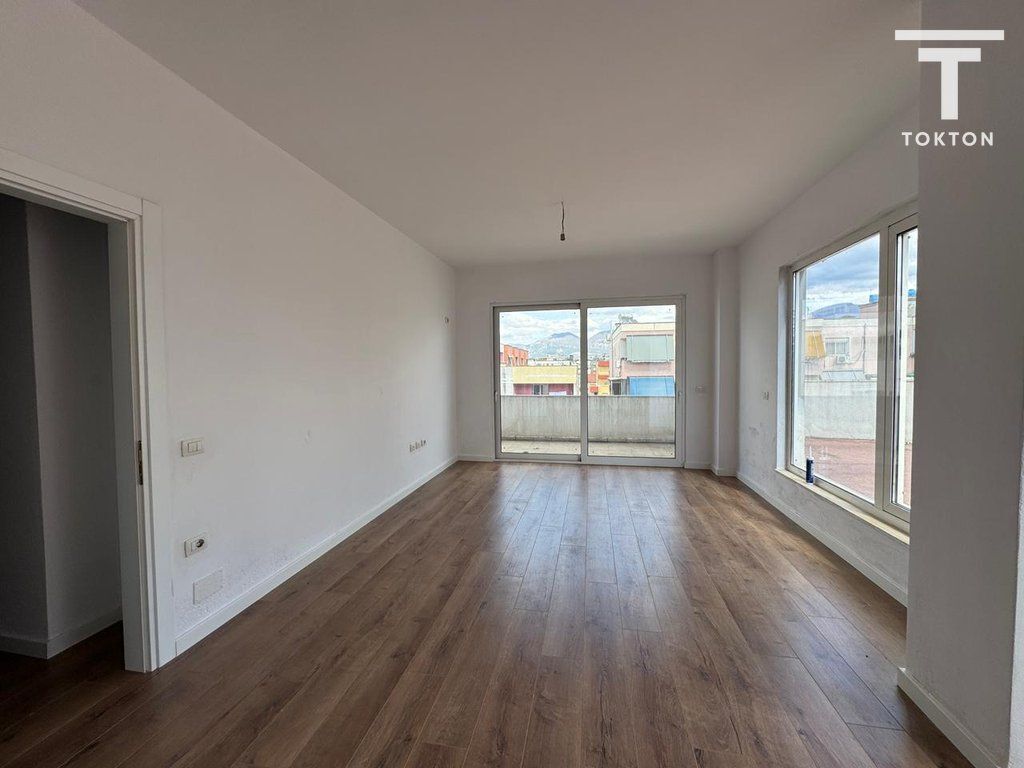 SHITET APARTAMENT 3+1+2+ VERANDE, KOMPLEKSI MOLLA ASTIR