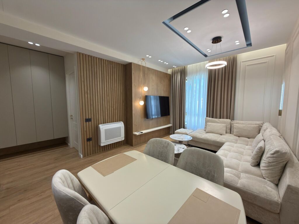 Japim apartament 1+1 me qira te Rruga Faik konica!!