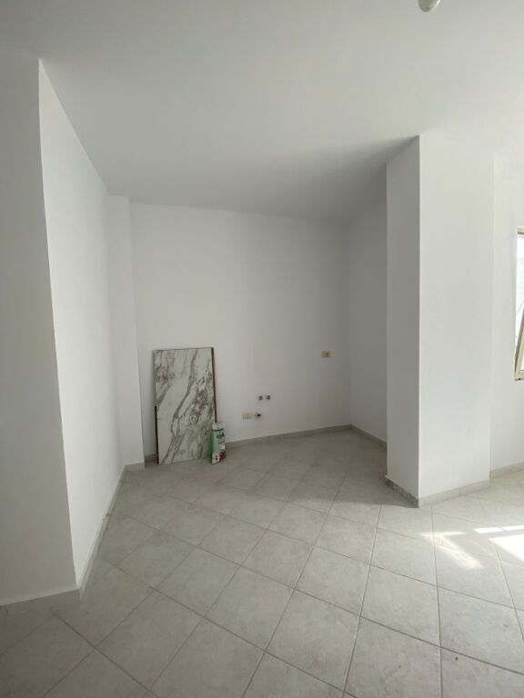 shitet apartament 1+1 ne plazh prane pelikanit!!