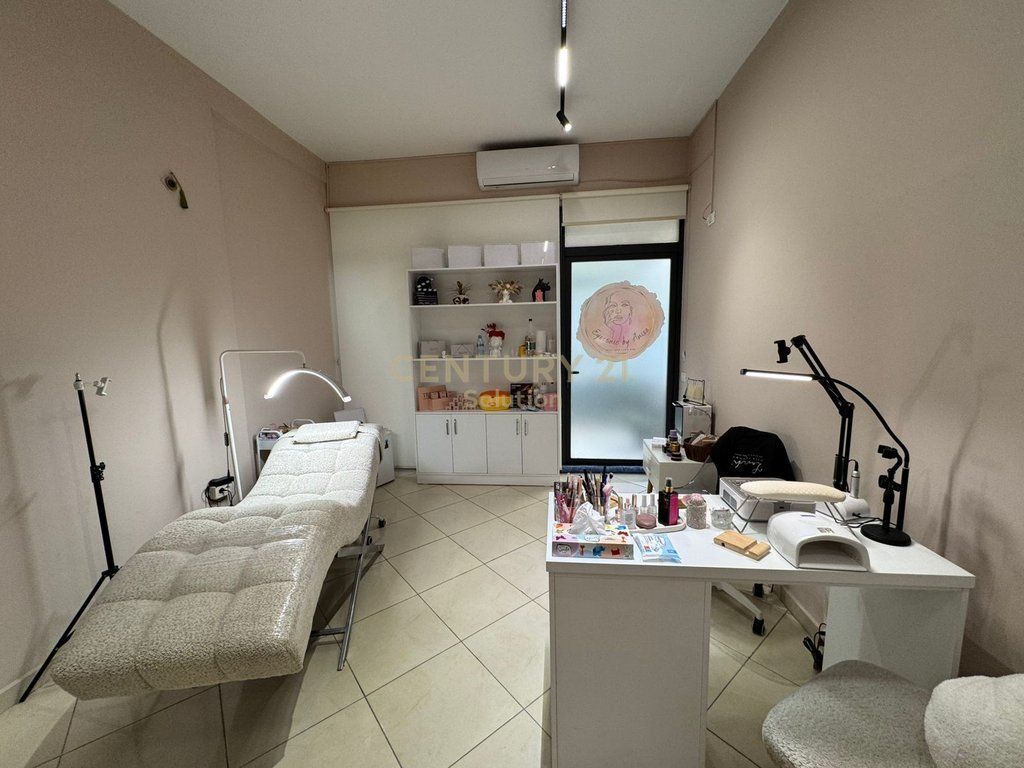 SHITET BIZNES ESTETIKE TEK BULEVARDI MIGJENI BUZE RRUGE!