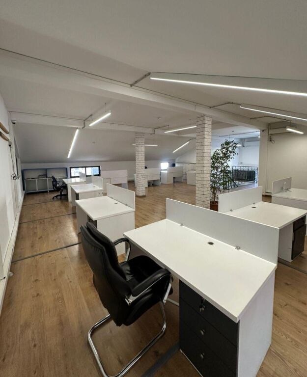 AMBIENTE UFFICIO IN AFFITTO A BLLOK