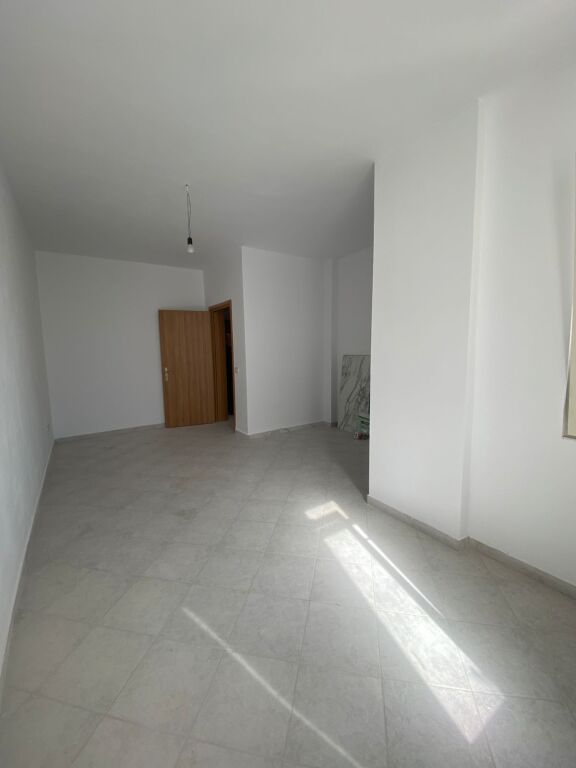 shitet apartament 1+1 ne plazh prane pelikanit!!
