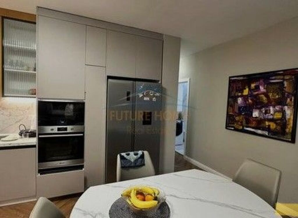 Shitet,Apartament 2+1,Rruga e Elbasanit (prane Air Albania),Tiranë