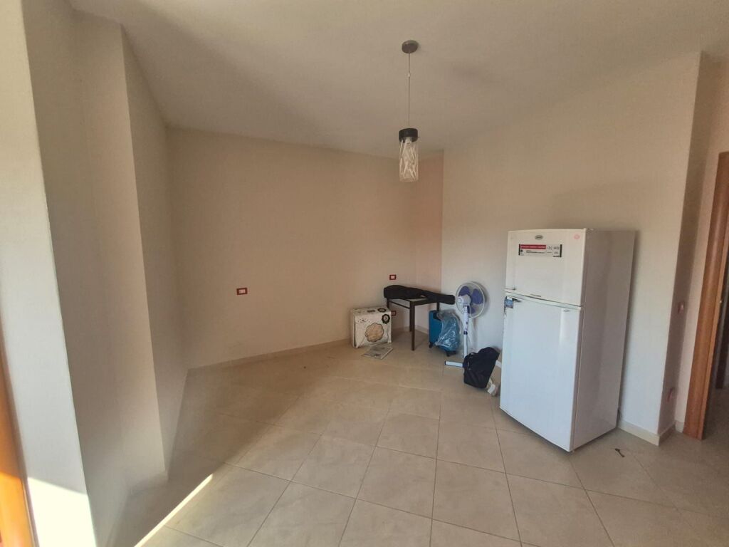 Shitet Apartament 2+1+2 ne  qender  