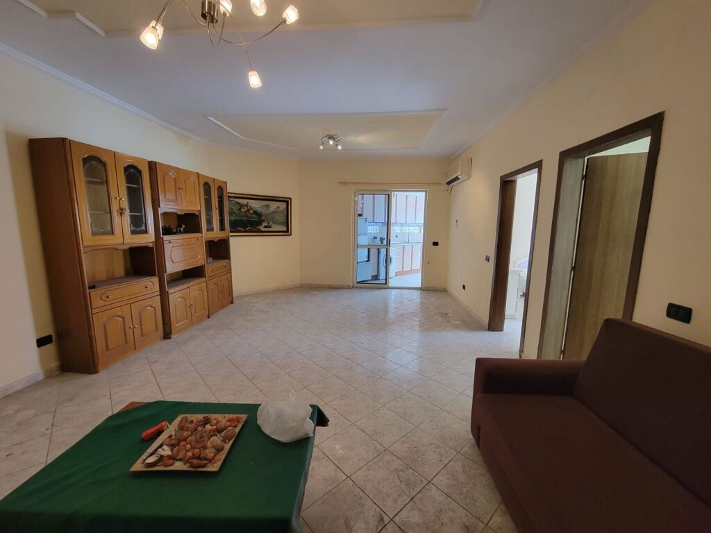 Apartament 2+1+2 per shitje Komuna e Parisit