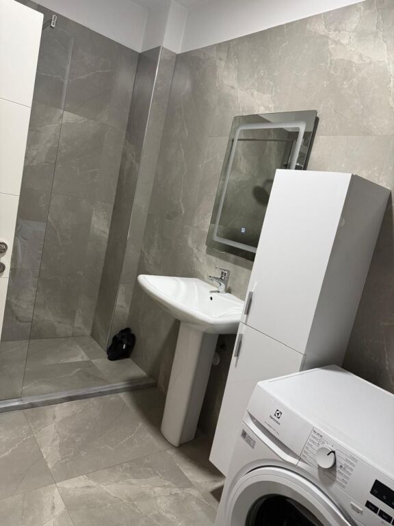 Jepet Me Qera Apartament 2+1+2 Tualete + 1 Ballkon