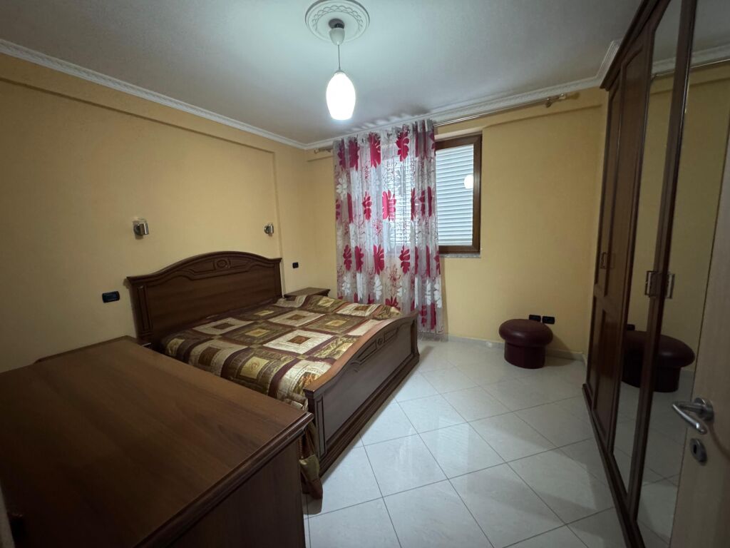 Jepet apartament me qera 2+1+2