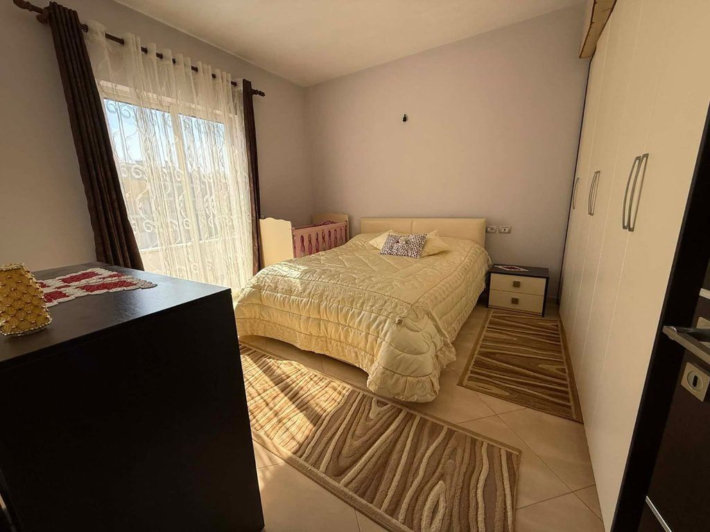 Vilë 3+1+2 Me Qira në Fresku, Tiranë