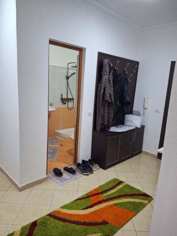 Jepet apartament me qera 1+1