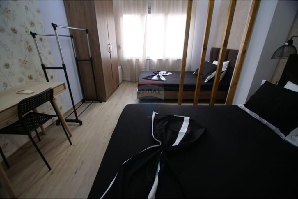 Apartament - Për Qira - Rruga e Barrikadave, Tiranë