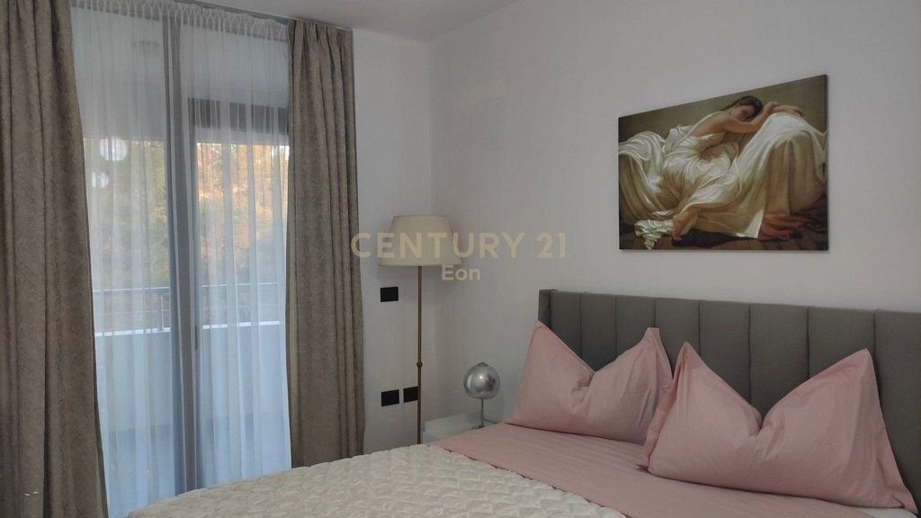 Jepet me Qira Apartament 1+1+Post Parkimi me Pamje Deti Te White Hill Residence !