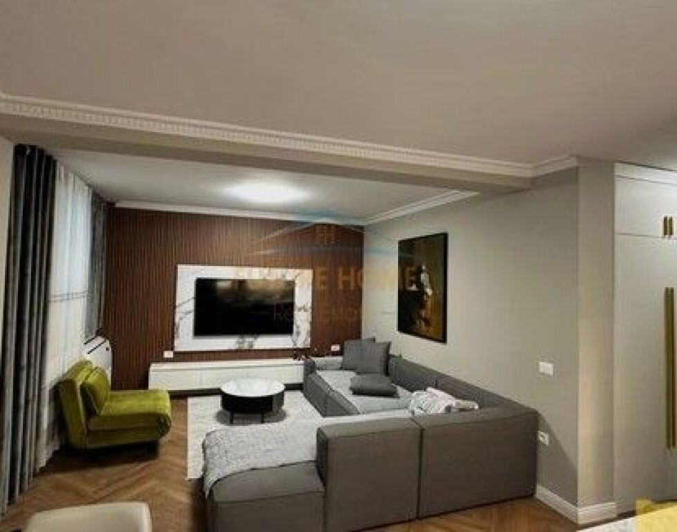 Shitet,Apartament 2+1,Rruga e Elbasanit (prane Air Albania),Tiranë