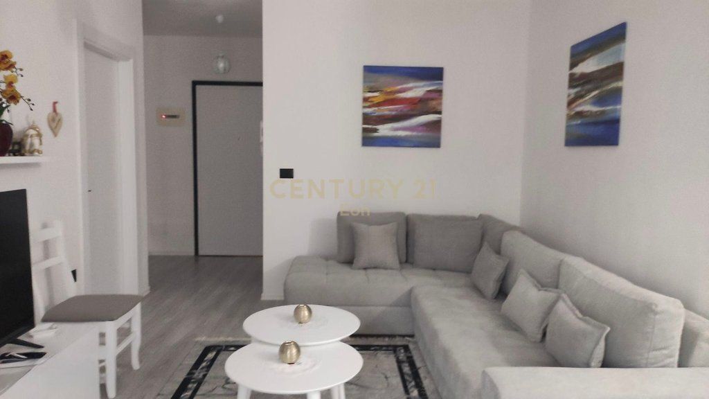 Jepet me Qira Apartament 1+1+Post Parkimi me Pamje Deti Te White Hill Residence !