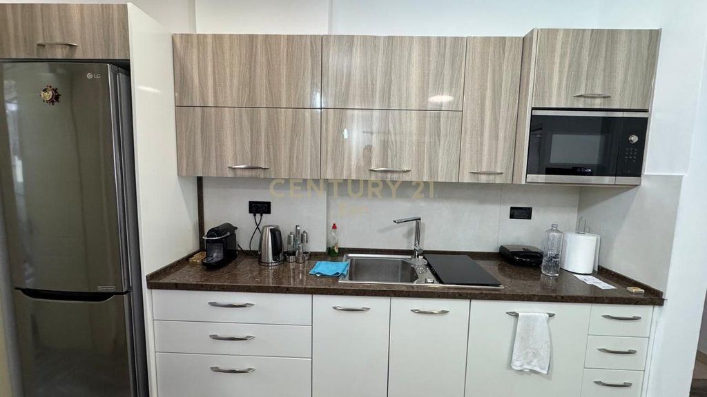 APARTAMENT+PARKIM AFER DETIT TE SHKEMBI I KAVAJES !