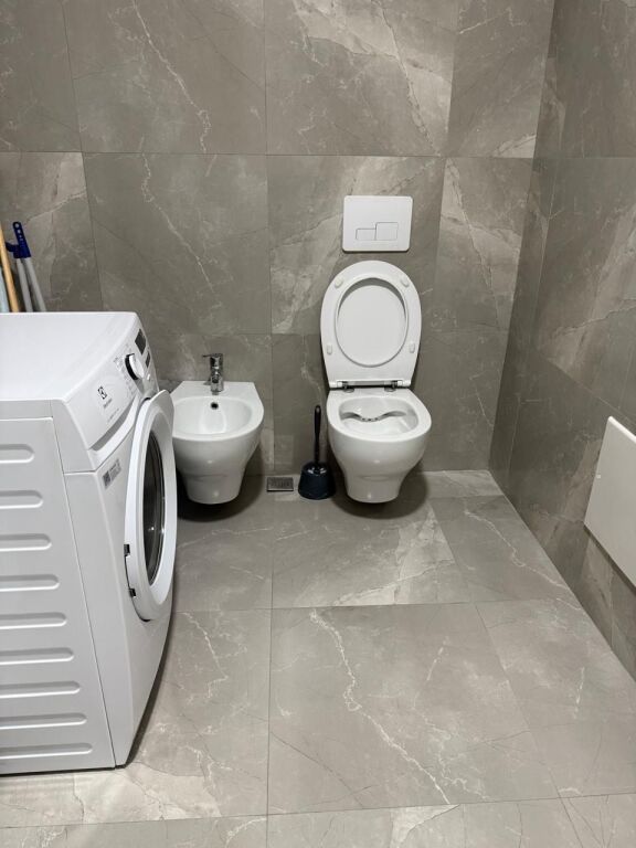 Jepet Me Qera Apartament 2+1+2 Tualete + 1 Ballkon