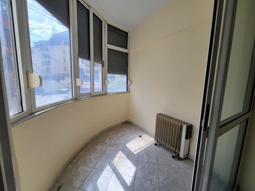 Apartament 2+1+2 per shitje Komuna e Parisit