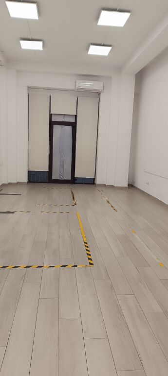 Jepet me qira dyqan prane Klinika Indiane e Syve