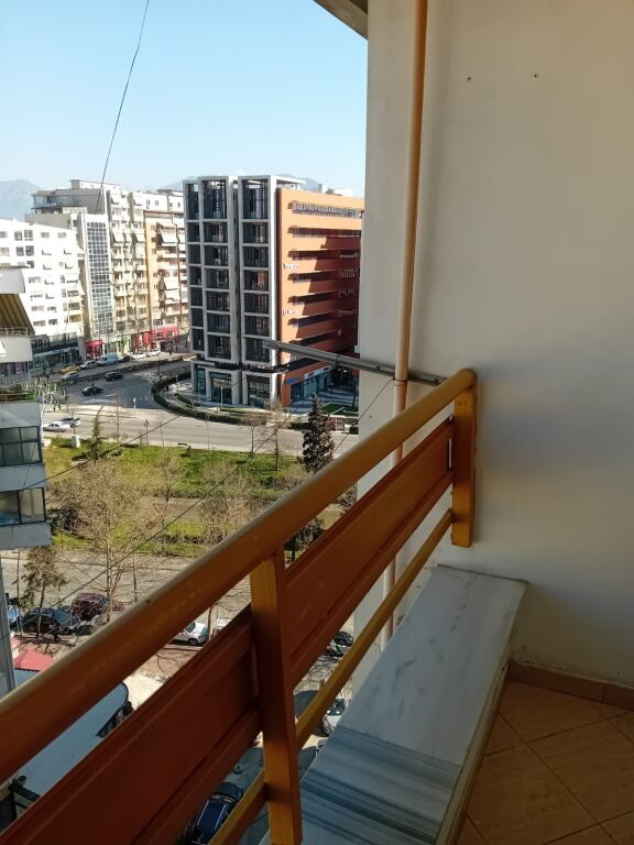 1+1 arredato di fronte a Delijorgji