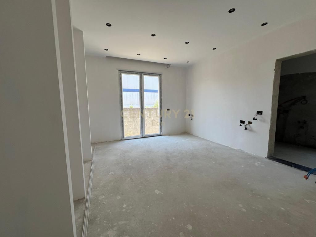 Shitet Vilë në Periferi ,Shijak !