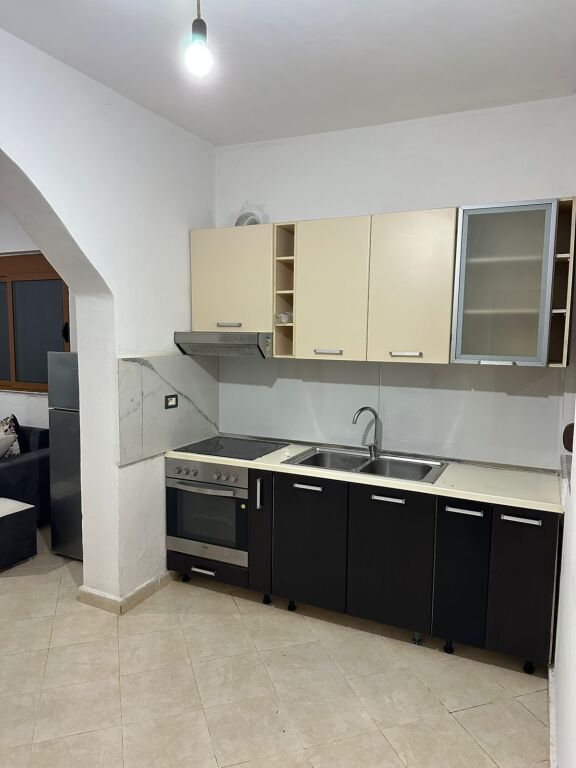 Affitto | Casa privata 1 + 1 | Ali Demi | 300 €/mese