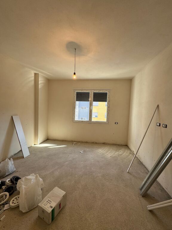 Shitet Apartament 2+1 ne Kamez