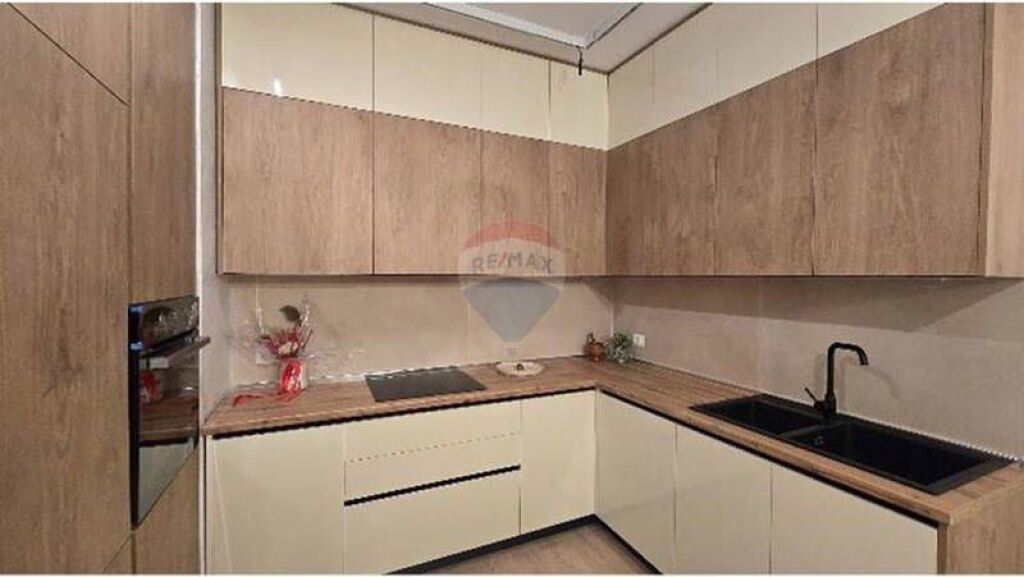 !!!Appartamento - In Affitto - Piazza Skënderbej, Tirana!!!