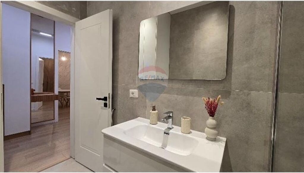 !!!Appartamento - In Affitto - Piazza Skënderbej, Tirana!!!