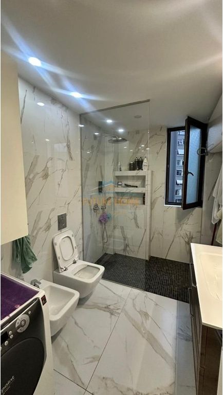 Shitet apartament 2+1 Rruga E Elbasanit, Tirane