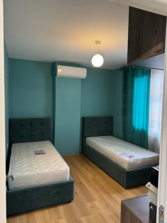 Jepet me qera apartament 3+1+1 Kopshti Botanik 55.000 leke
