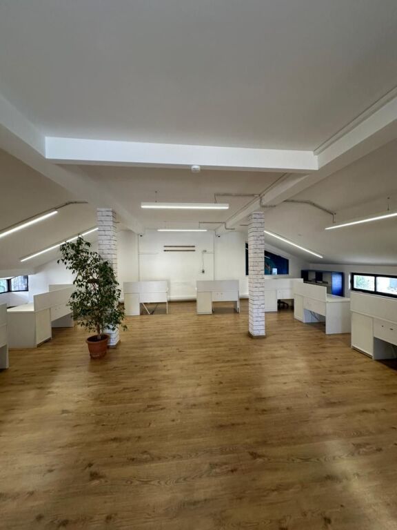 AMBIENTE UFFICIO IN AFFITTO A BLLOK