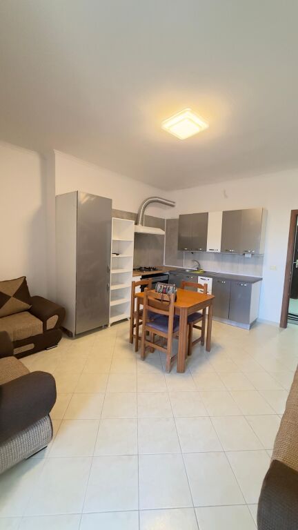 Jepet me qira apartament 2+1+2+2 ne Plazh