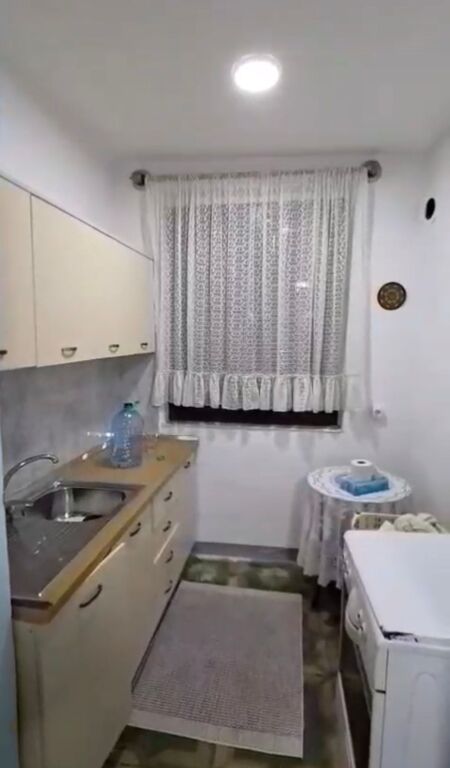 Opportunity! Skenderbej Square, private house for rent 130 m2, single floor 60,000 leke