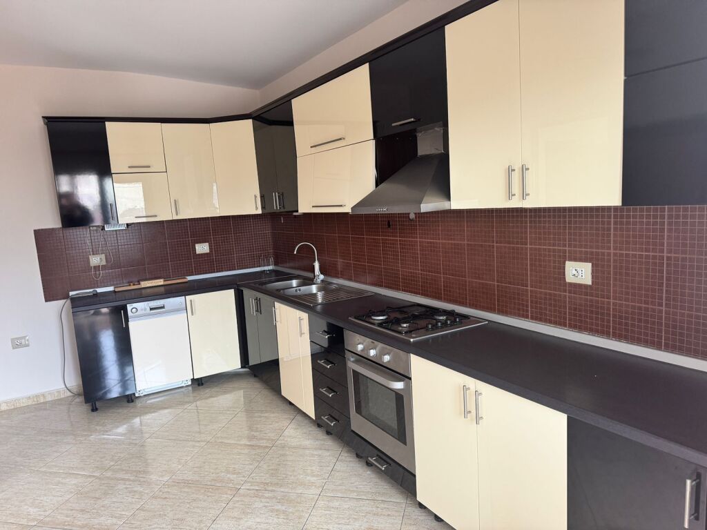 🏡 Jepet me qira apartament 3+1+2 – Fresk, Rr. Shefqet Kuka