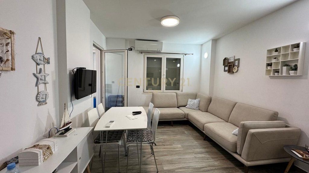 APARTAMENT+PARKIM AFER DETIT TE SHKEMBI I KAVAJES !