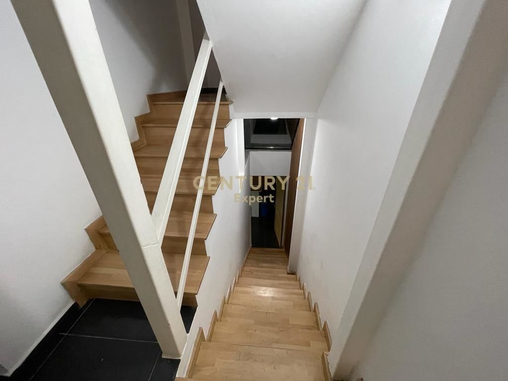 HOTEL TOGETHER WITH BAR RESTAURANT FOR RENT NEAR THE MORTGAGE 1000M ABOVE THE CENTER, HAS